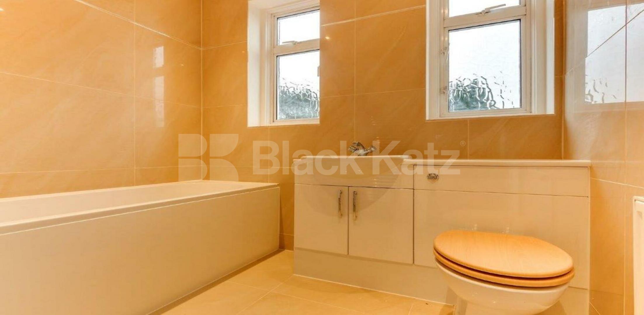 			NEW INSTRUCTION - Beautiful House !, 3 Bedroom, 1 bath, 1 reception House			 Chase Way, Southgate